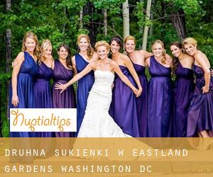 Druhna sukienki w Eastland Gardens (Washington, D.C.)